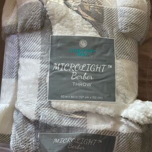 Comfort Bay Microlight Berber Throw - Gray and White